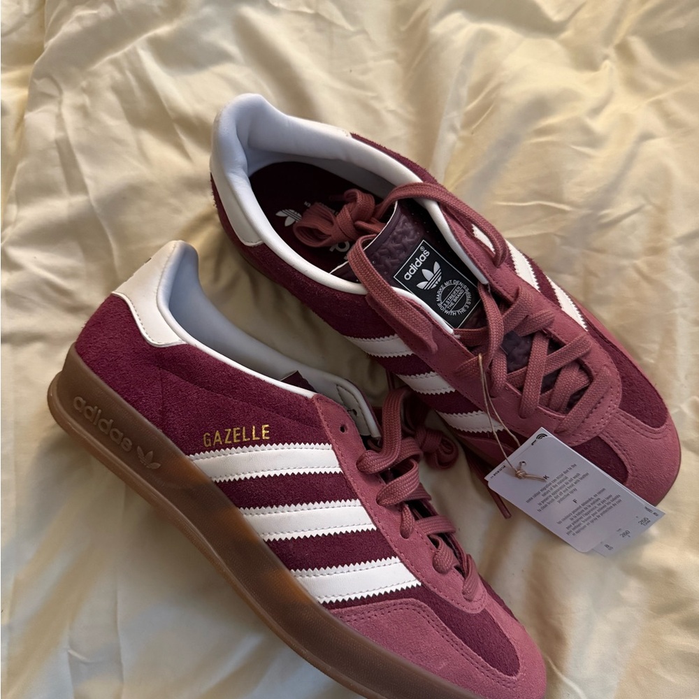 Adidas Gazelle in Burgundy